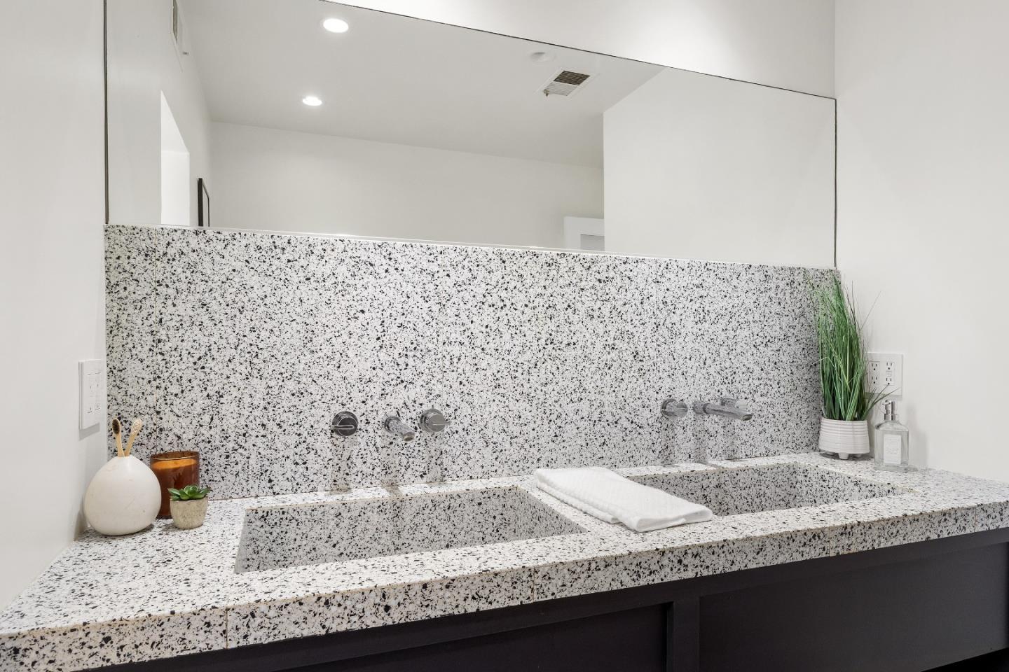 Detail Gallery Image 33 of 44 For 518 King St, Santa Cruz,  CA 95060 - 3 Beds | 2 Baths