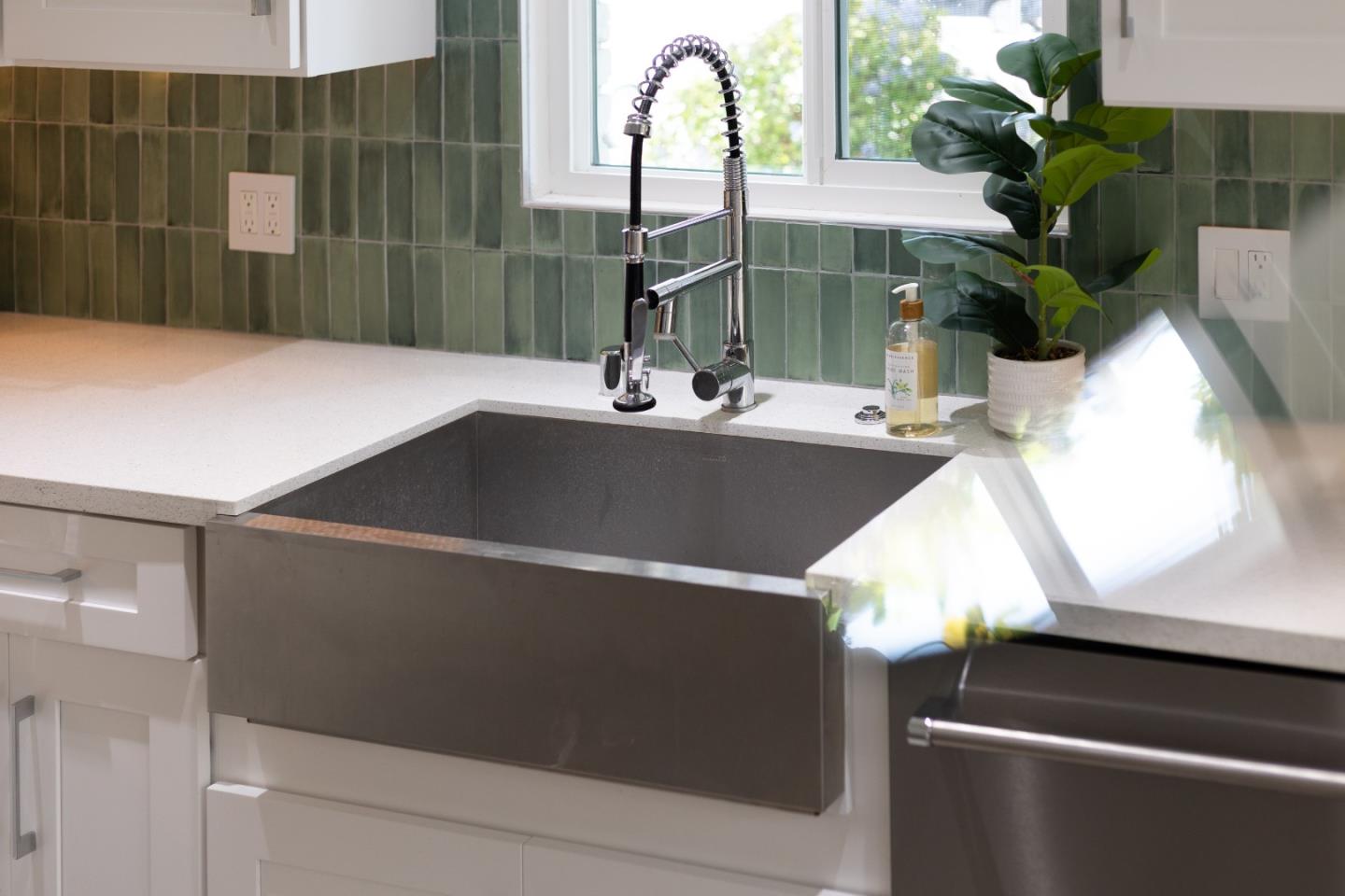 Detail Gallery Image 6 of 44 For 518 King St, Santa Cruz,  CA 95060 - 3 Beds | 2 Baths