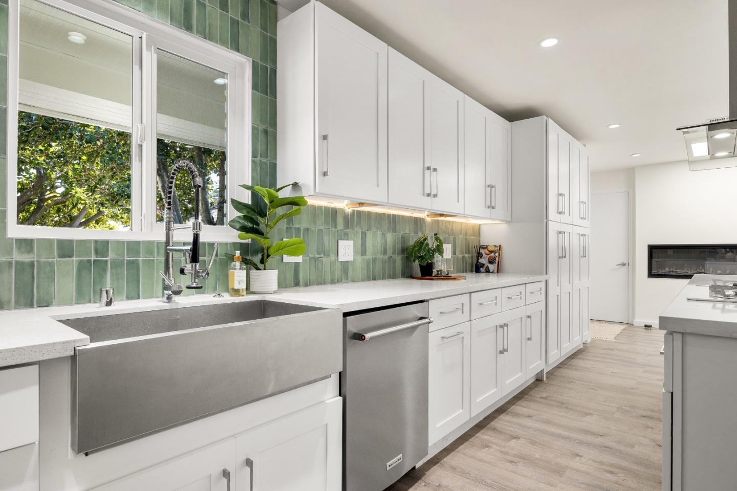 Detail Gallery Image 7 of 44 For 518 King St, Santa Cruz,  CA 95060 - 3 Beds | 2 Baths