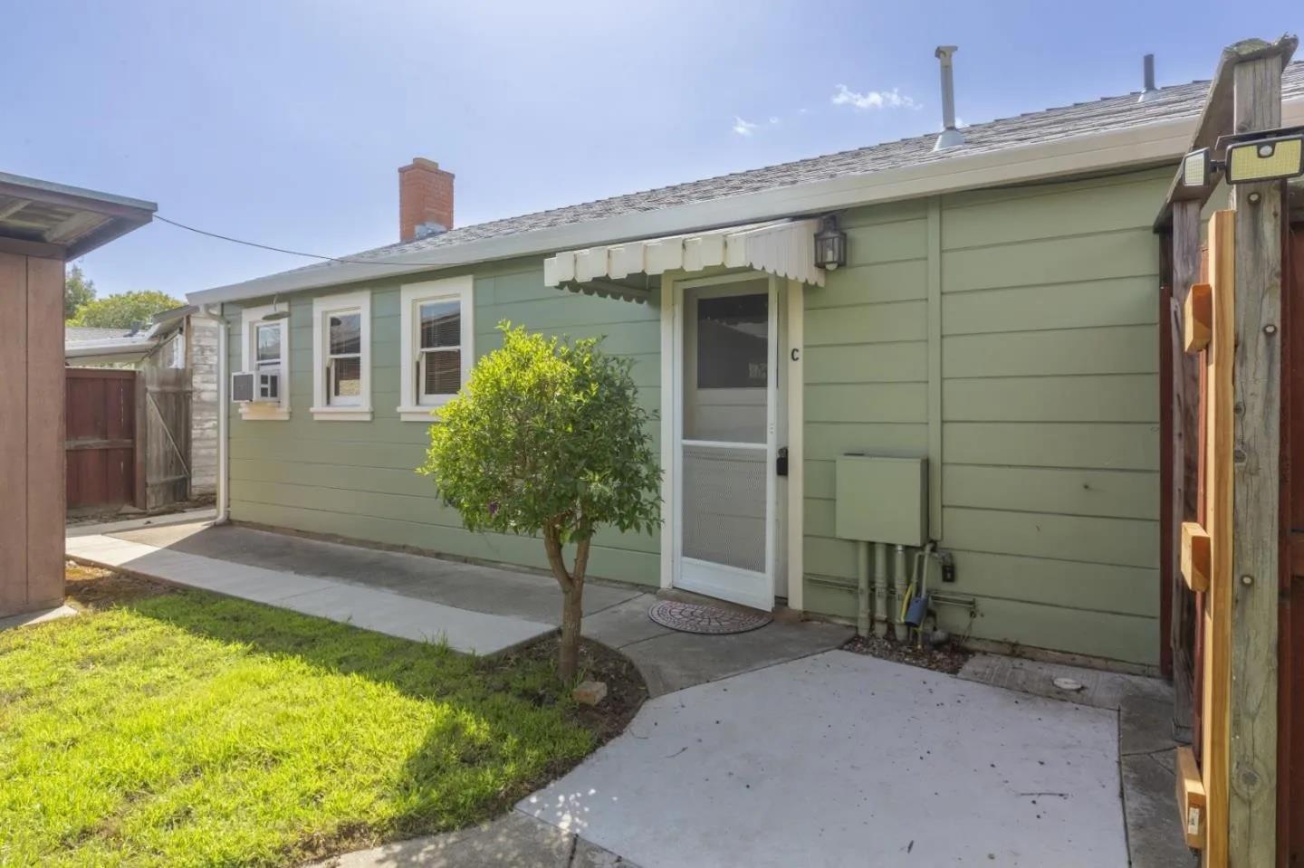 Detail Gallery Image 2 of 4 For 20575 Forest Ave #C,  Castro Valley,  CA 94546 - 0 Beds | 1 Baths