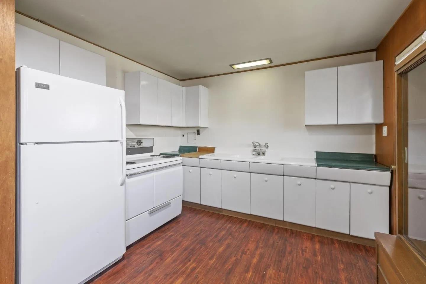 Detail Gallery Image 3 of 4 For 20575 Forest Ave #C,  Castro Valley,  CA 94546 - 0 Beds | 1 Baths