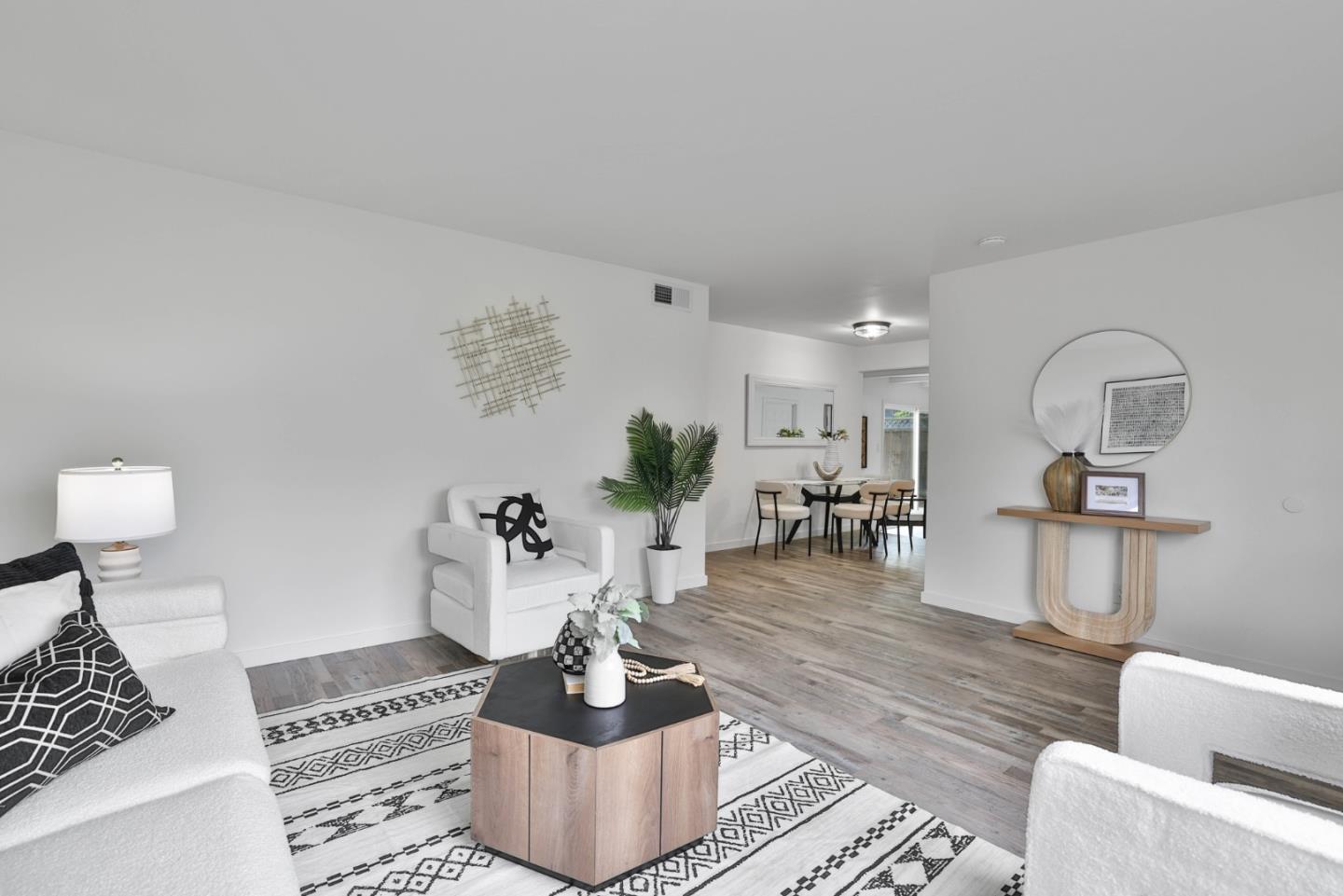 Detail Gallery Image 3 of 21 For 215 Whirlaway Dr, San Jose,  CA 95111 - 3 Beds | 2 Baths