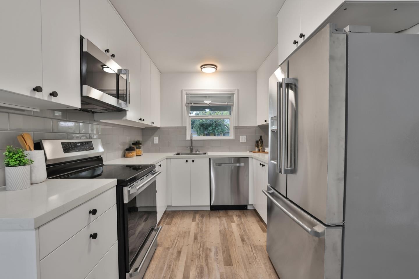 Detail Gallery Image 7 of 21 For 215 Whirlaway Dr, San Jose,  CA 95111 - 3 Beds | 2 Baths