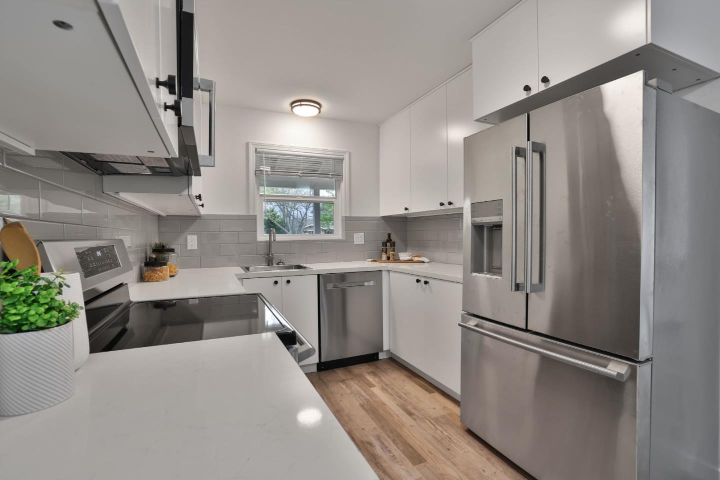Detail Gallery Image 8 of 21 For 215 Whirlaway Dr, San Jose,  CA 95111 - 3 Beds | 2 Baths