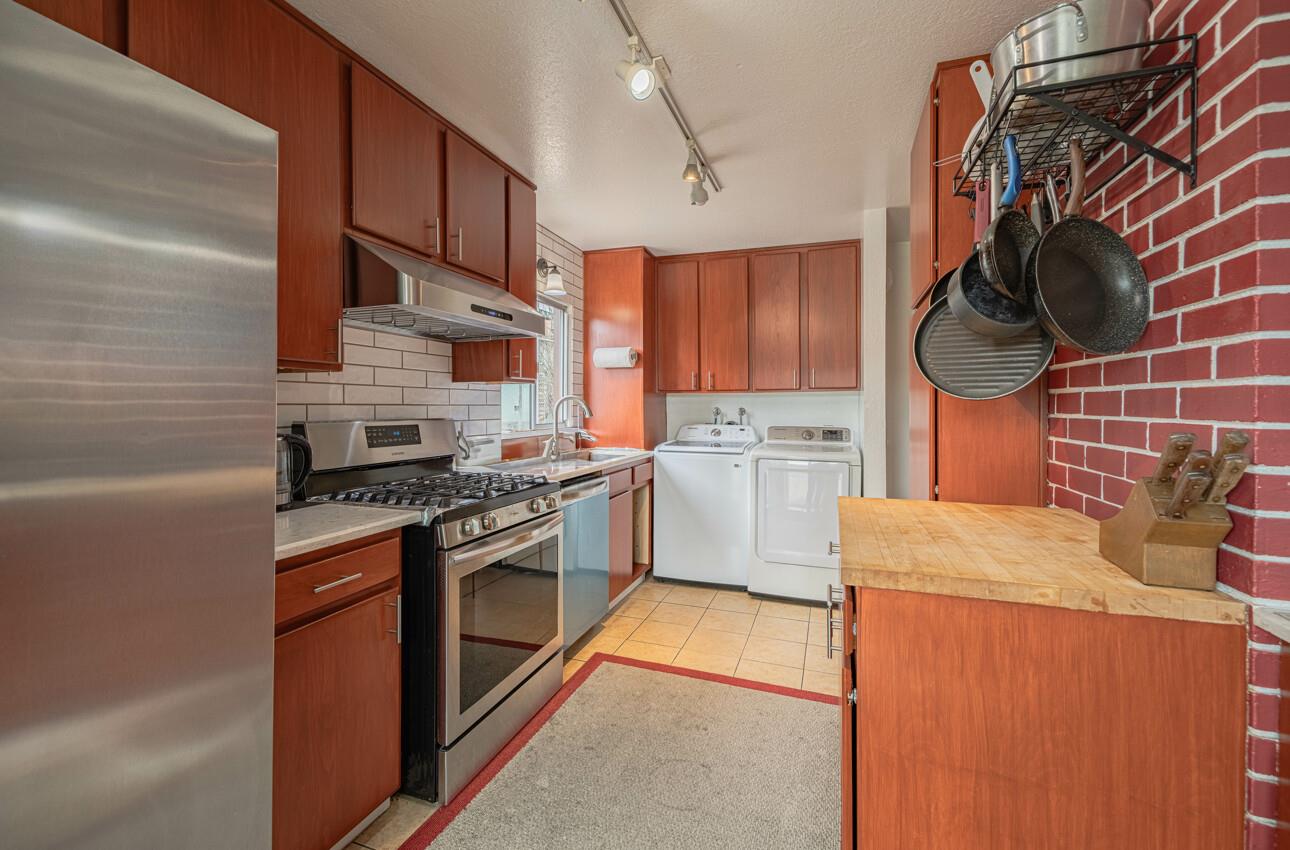 Detail Gallery Image 10 of 18 For 1484 Sonoma Ave, Seaside,  CA 93955 - 6 Beds | 2 Baths