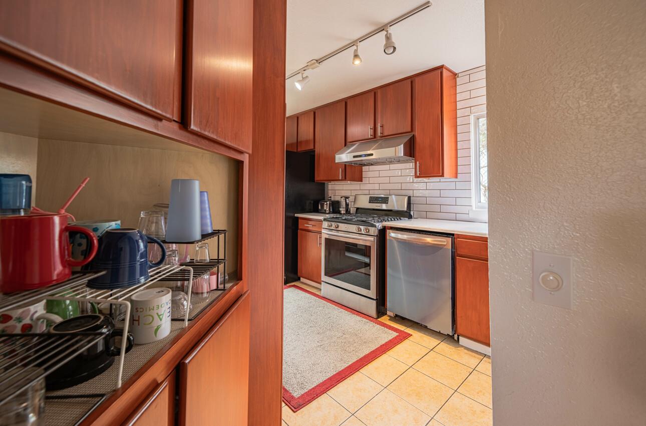 Detail Gallery Image 11 of 18 For 1484 Sonoma Ave, Seaside,  CA 93955 - 6 Beds | 2 Baths