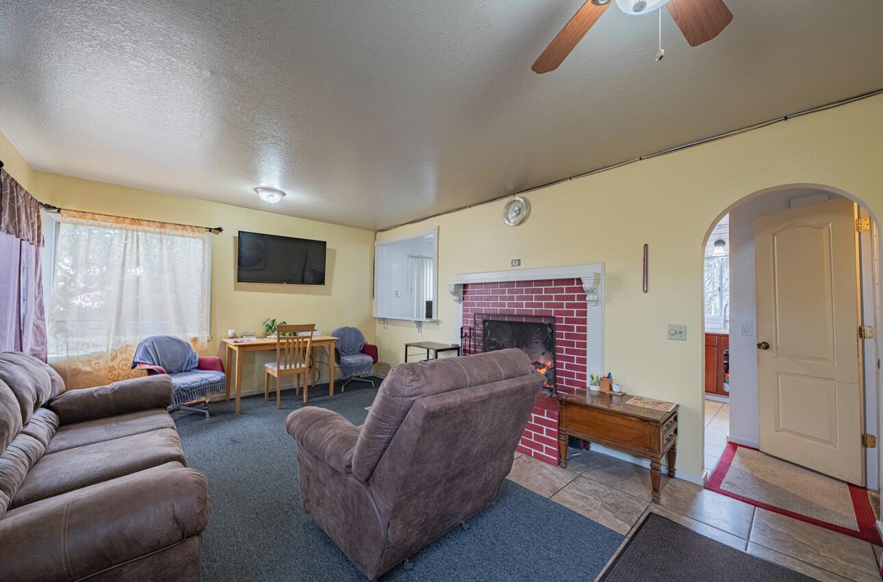 Detail Gallery Image 3 of 18 For 1484 Sonoma Ave, Seaside,  CA 93955 - 6 Beds | 2 Baths