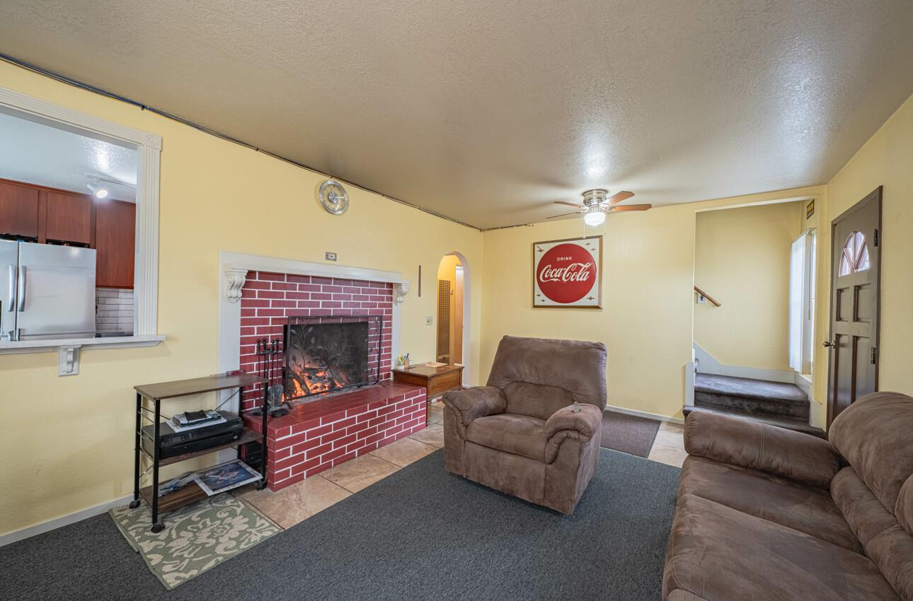 Detail Gallery Image 5 of 18 For 1484 Sonoma Ave, Seaside,  CA 93955 - 6 Beds | 2 Baths