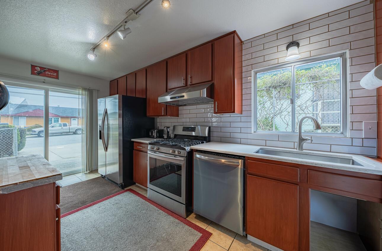 Detail Gallery Image 7 of 18 For 1484 Sonoma Ave, Seaside,  CA 93955 - 6 Beds | 2 Baths