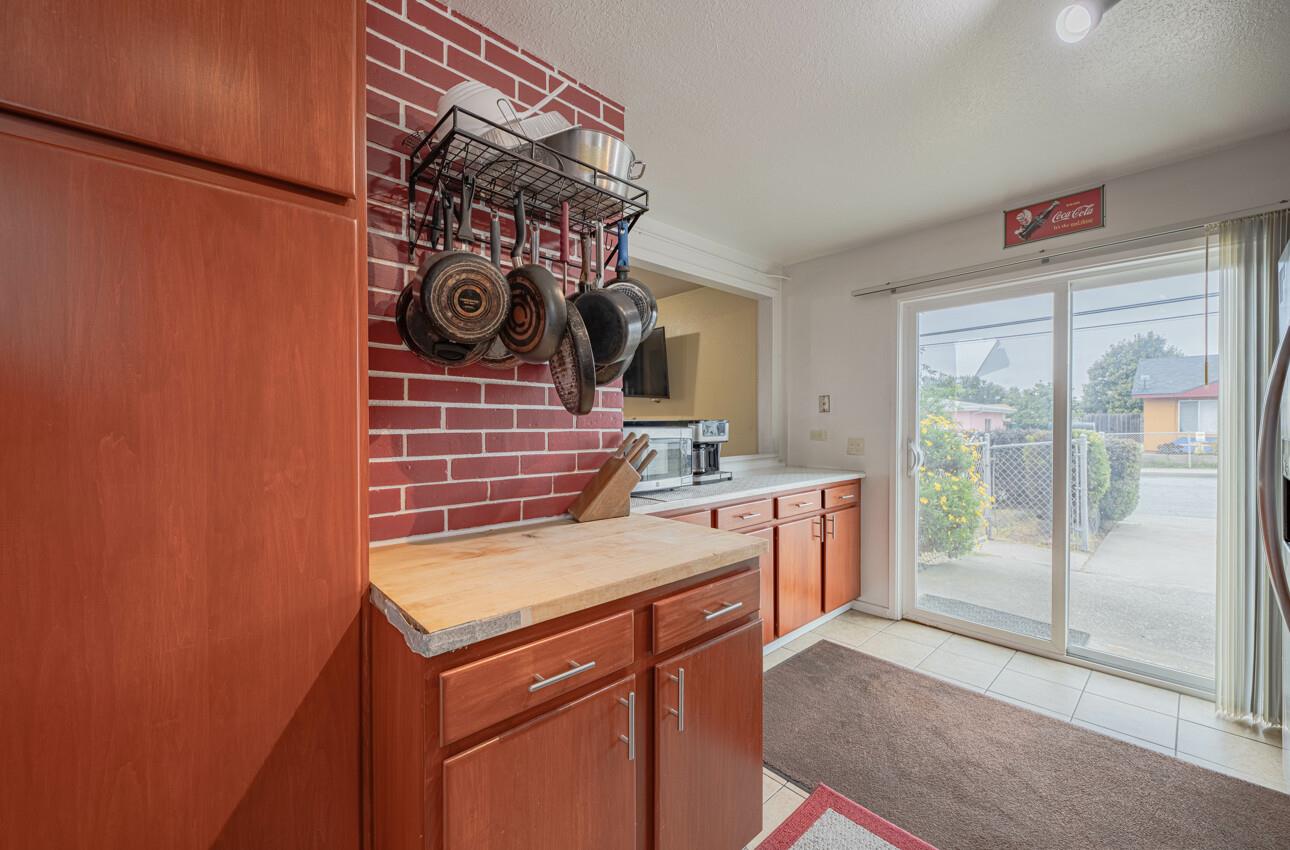 Detail Gallery Image 8 of 18 For 1484 Sonoma Ave, Seaside,  CA 93955 - 6 Beds | 2 Baths