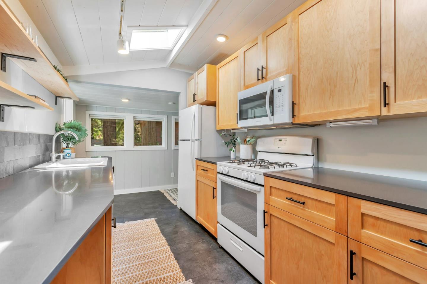 Detail Gallery Image 17 of 48 For 160 Woodland Dr, Ben Lomond,  CA 95005 - 1 Beds | 1 Baths