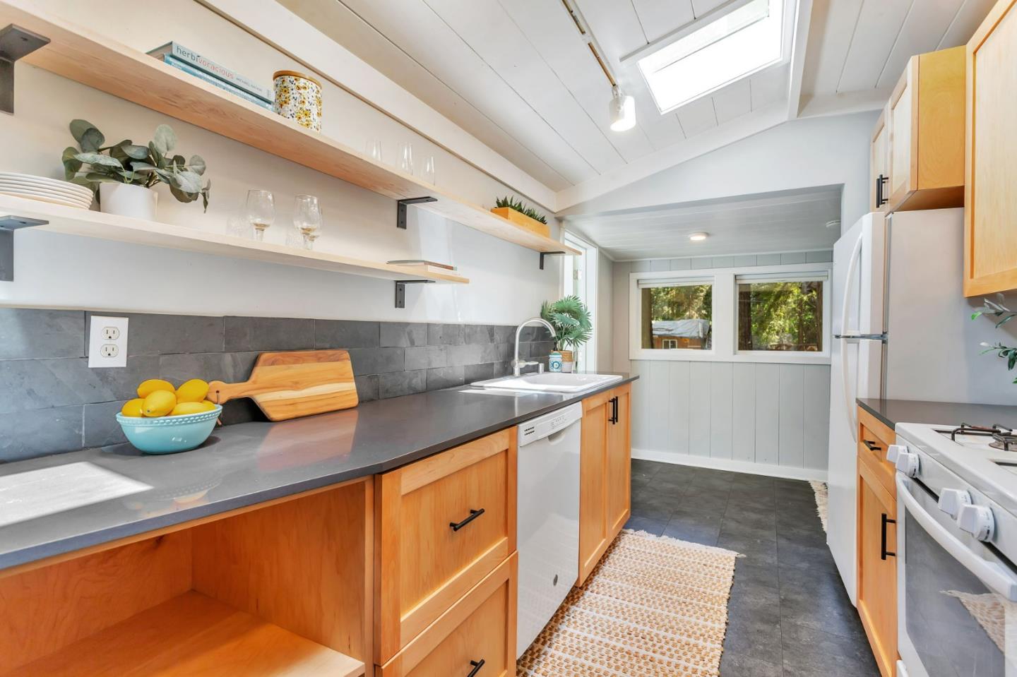 Detail Gallery Image 18 of 48 For 160 Woodland Dr, Ben Lomond,  CA 95005 - 1 Beds | 1 Baths