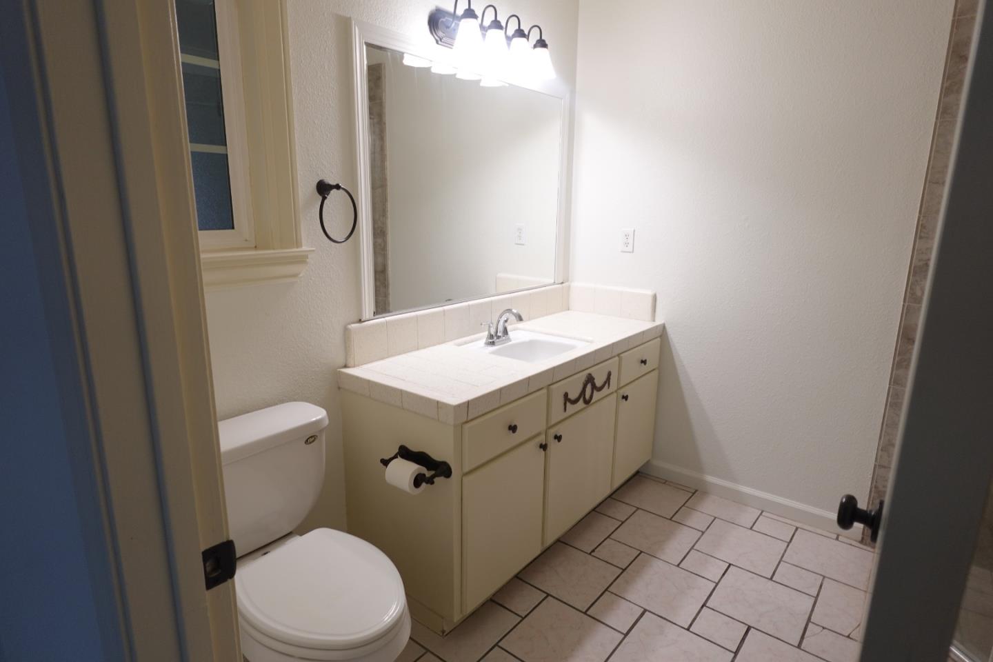 Detail Gallery Image 13 of 18 For 3808 Longbridge Dr, Modesto,  CA 95356 - 3 Beds | 2 Baths