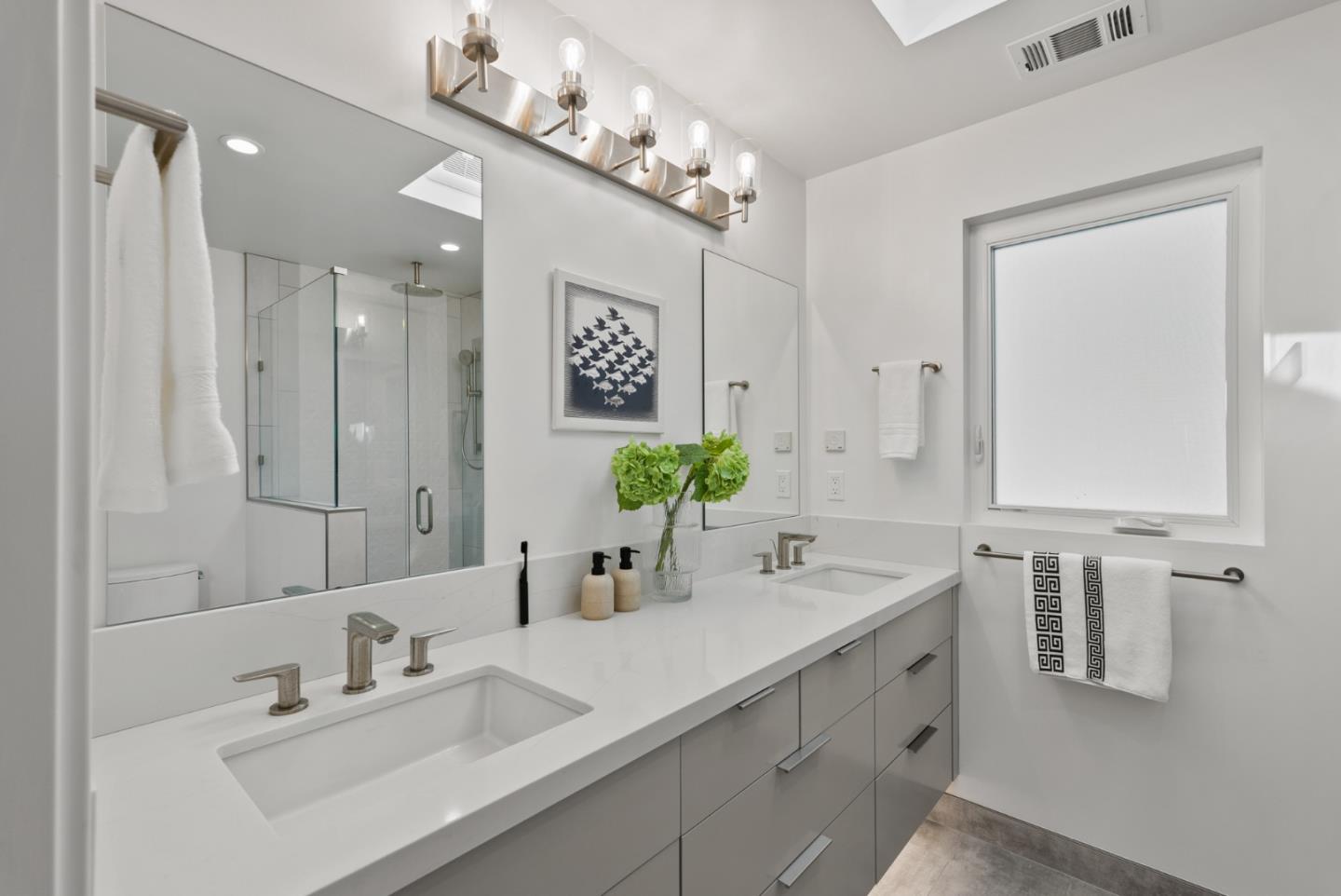 Detail Gallery Image 16 of 70 For 322 Elm St, San Carlos,  CA 94070 - 4 Beds | 3/1 Baths