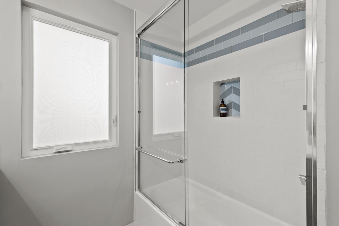 Detail Gallery Image 25 of 70 For 322 Elm St, San Carlos,  CA 94070 - 4 Beds | 3/1 Baths