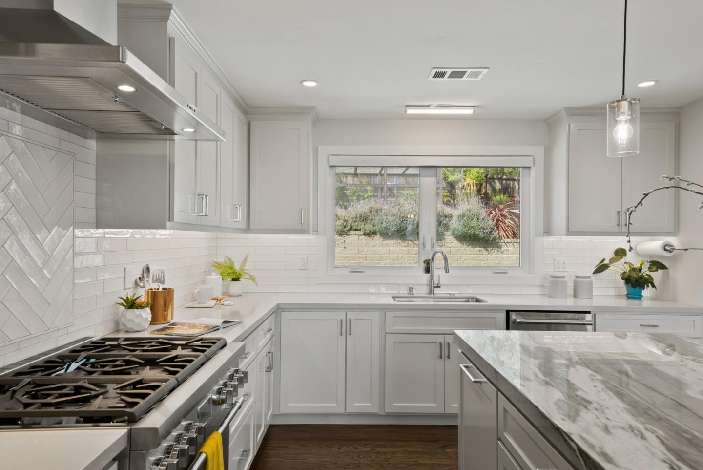Detail Gallery Image 39 of 70 For 322 Elm St, San Carlos,  CA 94070 - 4 Beds | 3/1 Baths