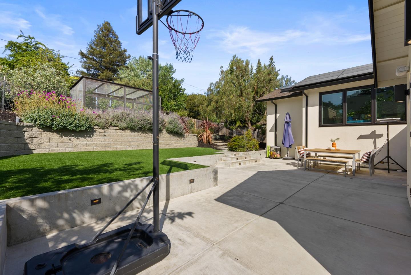 Detail Gallery Image 48 of 70 For 322 Elm St, San Carlos,  CA 94070 - 4 Beds | 3/1 Baths
