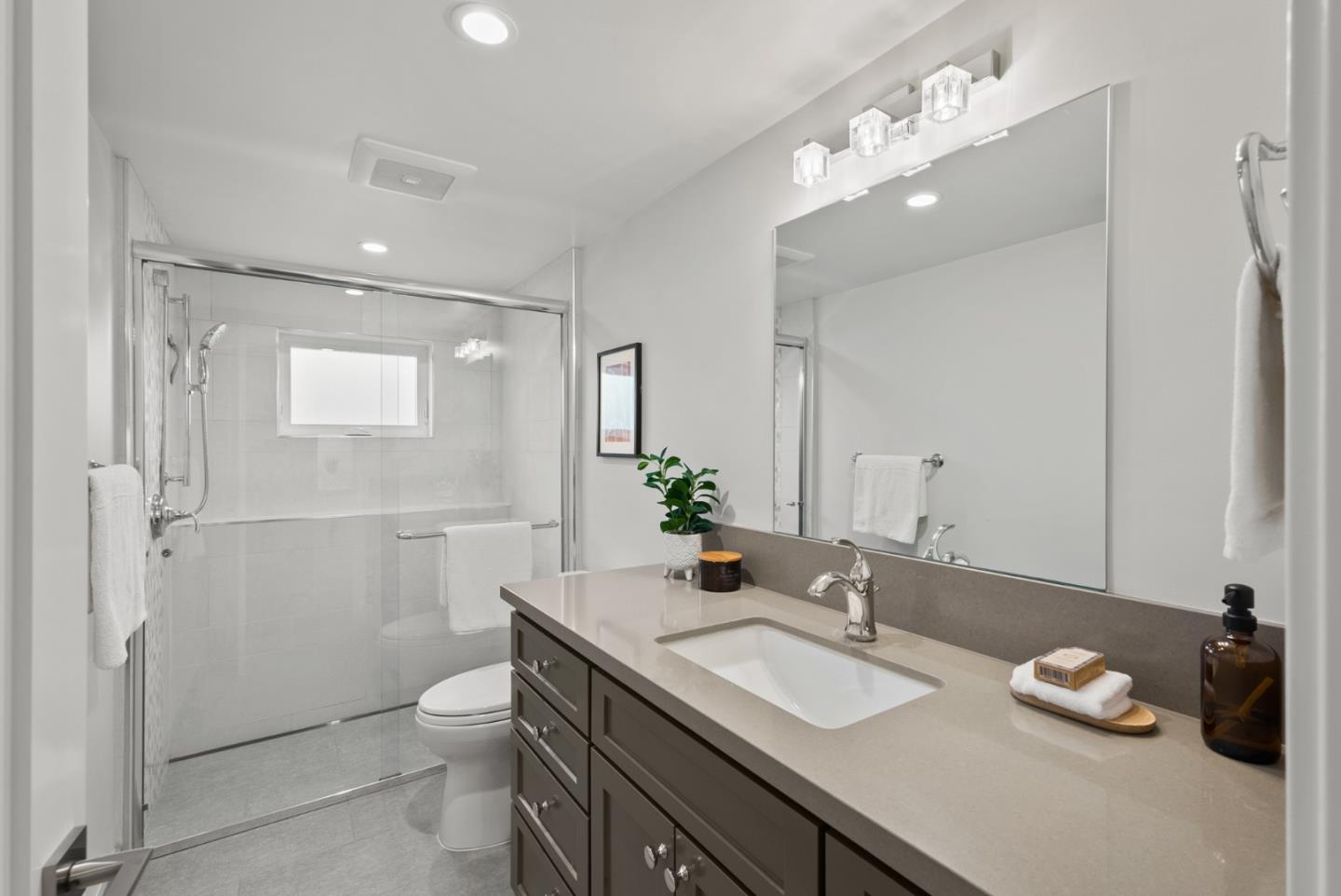 Detail Gallery Image 63 of 70 For 322 Elm St, San Carlos,  CA 94070 - 4 Beds | 3/1 Baths
