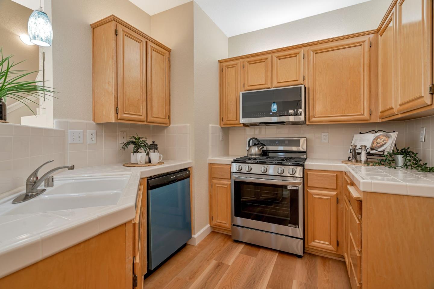 Detail Gallery Image 15 of 59 For 3344 Skyward Pl, San Jose,  CA 95136 - 1 Beds | 1/1 Baths