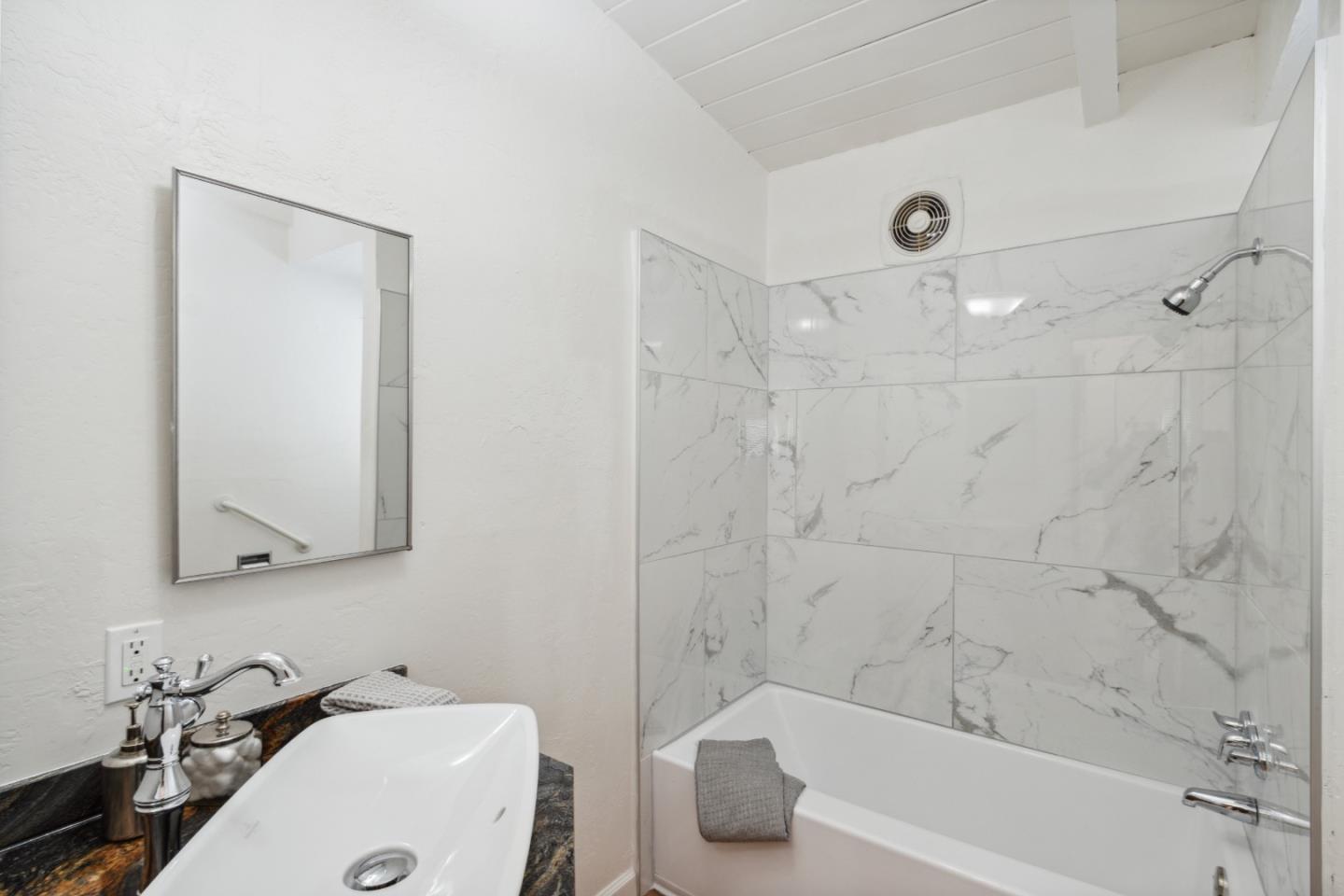 Detail Gallery Image 10 of 36 For 180 Sweet Pea Ln, Ben Lomond,  CA 95005 - 5 Beds | 2 Baths