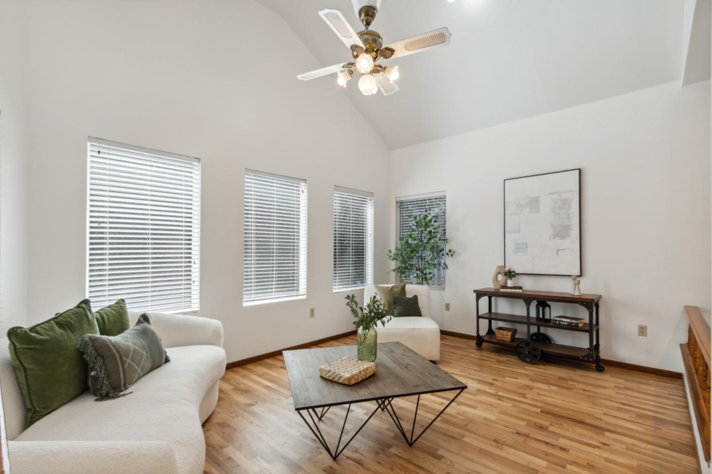 Detail Gallery Image 4 of 36 For 180 Sweet Pea Ln, Ben Lomond,  CA 95005 - 5 Beds | 2 Baths