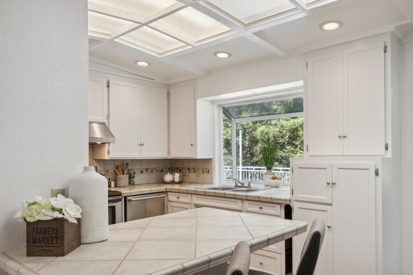 Detail Gallery Image 5 of 36 For 180 Sweet Pea Ln, Ben Lomond,  CA 95005 - 5 Beds | 2 Baths