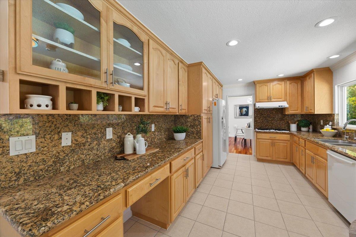 Detail Gallery Image 12 of 60 For 21547 Rosario Ave, Cupertino,  CA 95014 - 4 Beds | 3 Baths