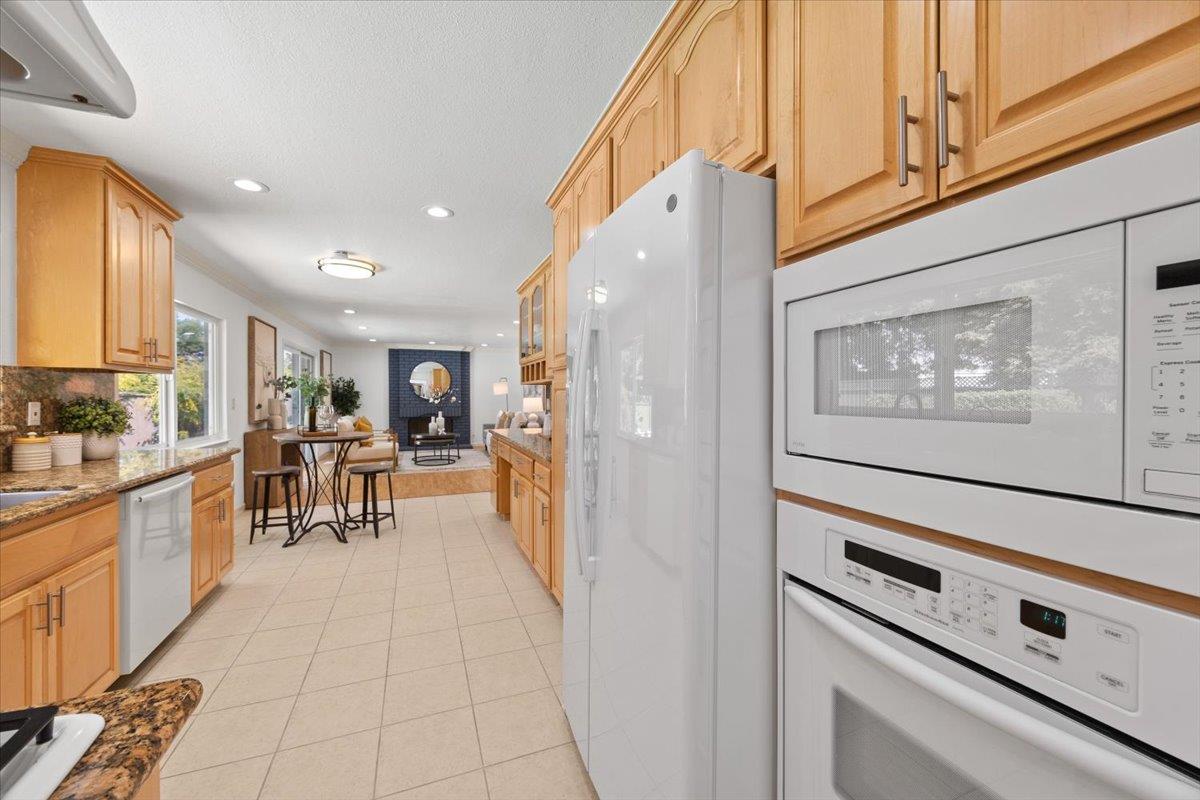 Detail Gallery Image 9 of 60 For 21547 Rosario Ave, Cupertino,  CA 95014 - 4 Beds | 3 Baths
