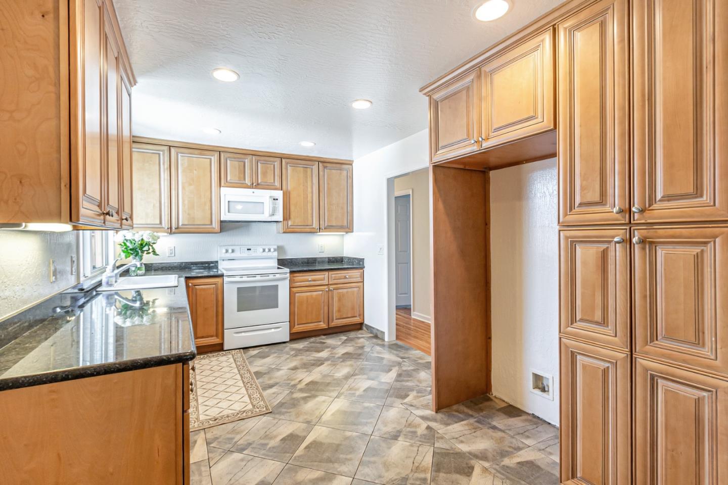 Detail Gallery Image 9 of 33 For 4848 Anna Dr, San Jose,  CA 95124 - 3 Beds | 2 Baths