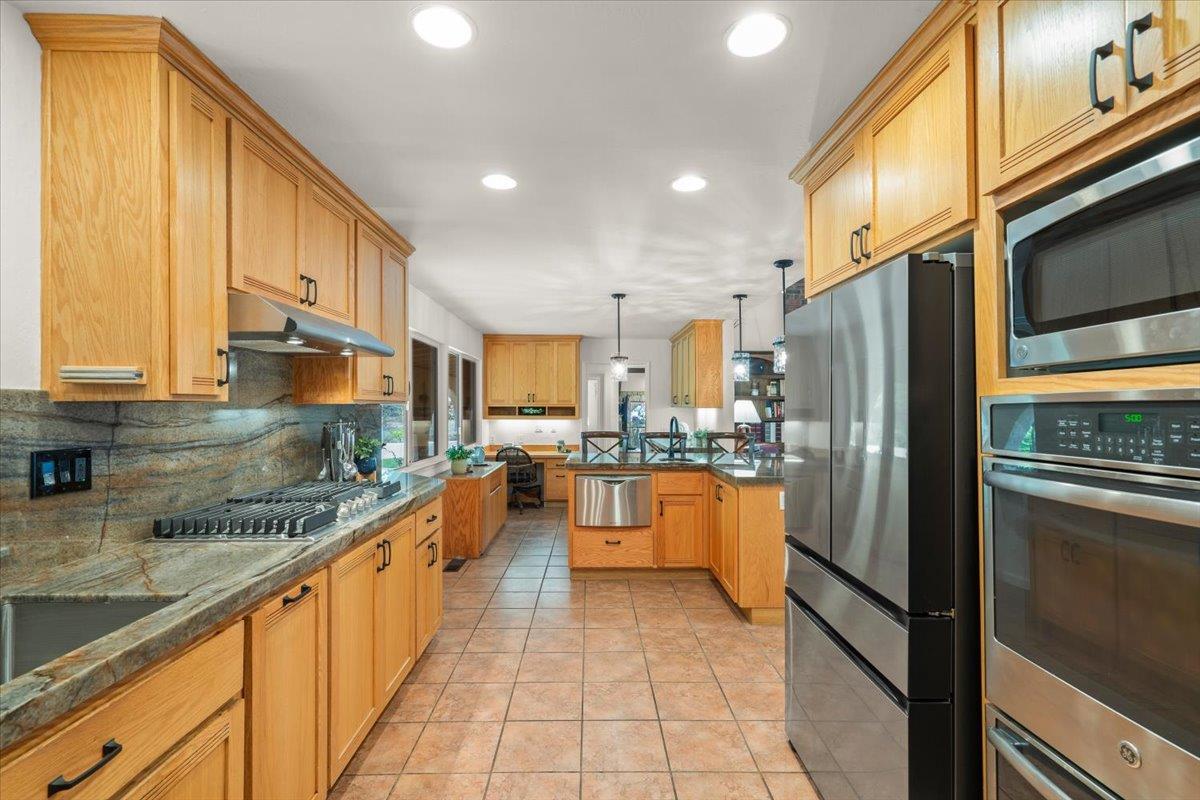 Detail Gallery Image 15 of 66 For 8103 Crestview Ct, Gilroy,  CA 95020 - 3 Beds | 3 Baths