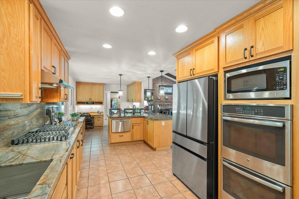 Detail Gallery Image 16 of 66 For 8103 Crestview Ct, Gilroy,  CA 95020 - 3 Beds | 3 Baths