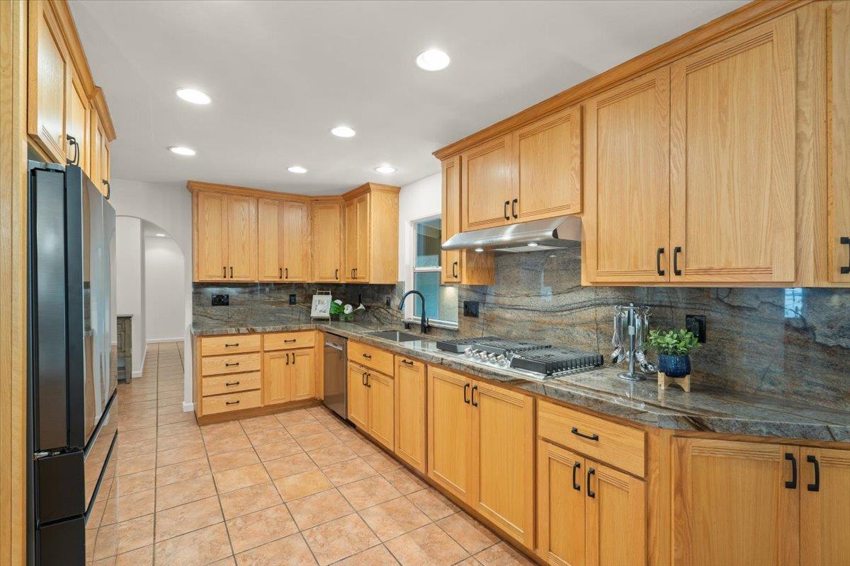 Detail Gallery Image 17 of 66 For 8103 Crestview Ct, Gilroy,  CA 95020 - 3 Beds | 3 Baths