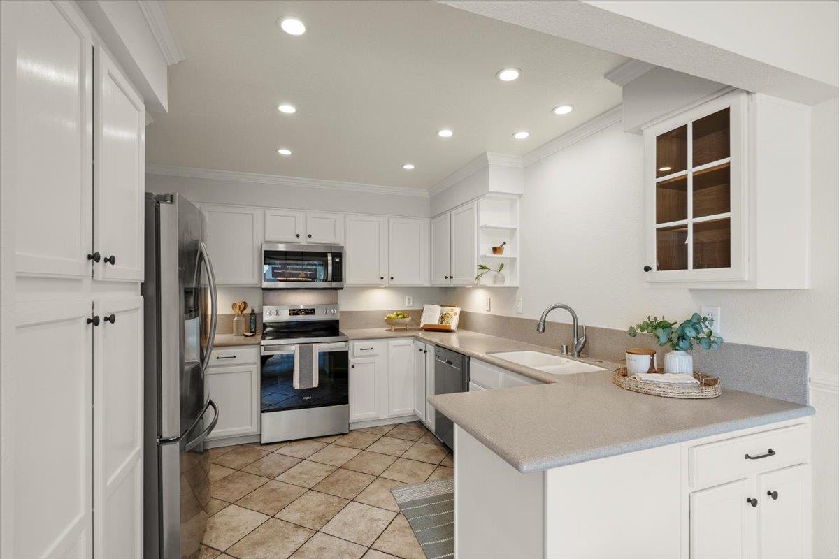 Detail Gallery Image 11 of 27 For 17068 Creekside Cir, Morgan Hill,  CA 95037 - 3 Beds | 2/1 Baths