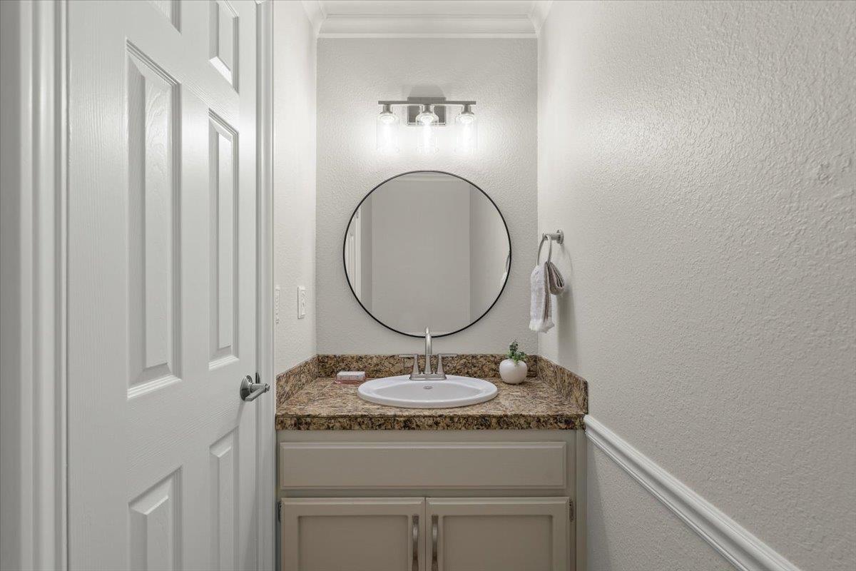 Detail Gallery Image 12 of 27 For 17068 Creekside Cir, Morgan Hill,  CA 95037 - 3 Beds | 2/1 Baths