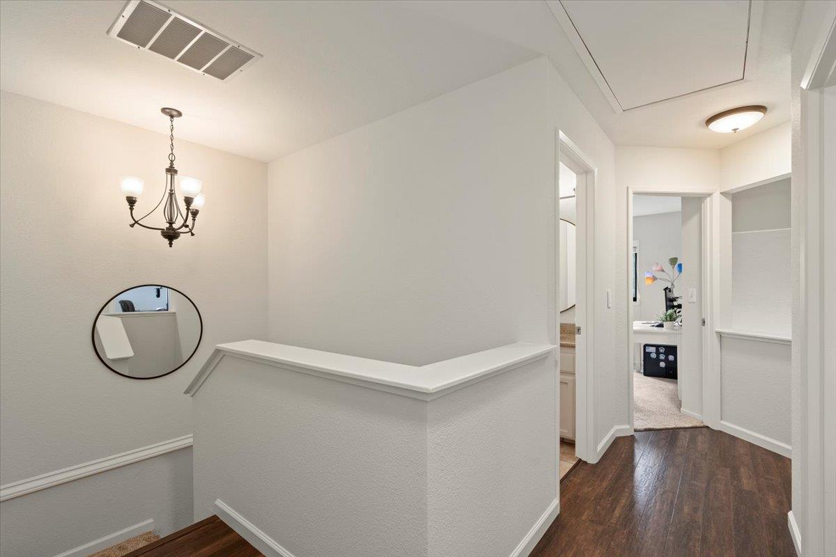 Detail Gallery Image 13 of 27 For 17068 Creekside Cir, Morgan Hill,  CA 95037 - 3 Beds | 2/1 Baths