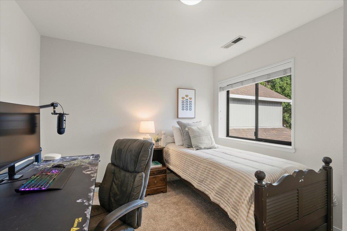 Detail Gallery Image 15 of 27 For 17068 Creekside Cir, Morgan Hill,  CA 95037 - 3 Beds | 2/1 Baths