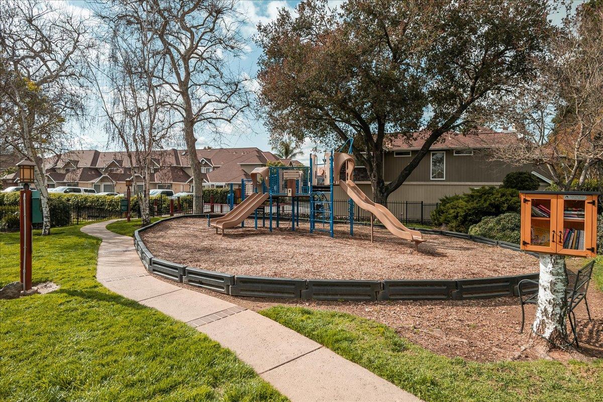 Detail Gallery Image 23 of 27 For 17068 Creekside Cir, Morgan Hill,  CA 95037 - 3 Beds | 2/1 Baths