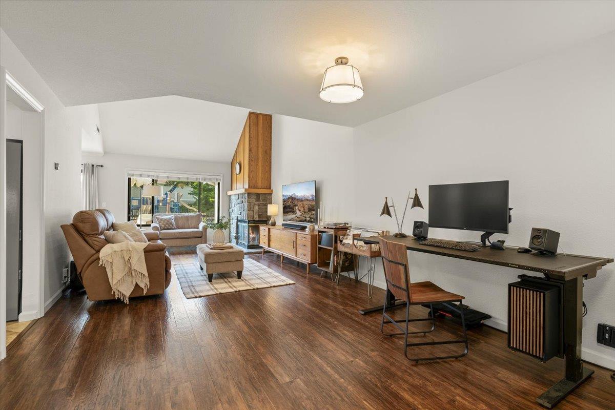 Detail Gallery Image 3 of 27 For 17068 Creekside Cir, Morgan Hill,  CA 95037 - 3 Beds | 2/1 Baths
