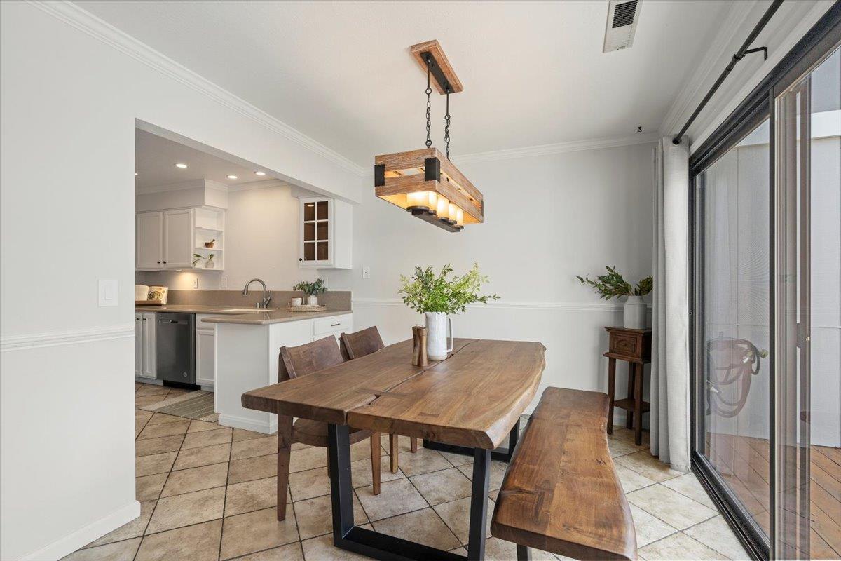 Detail Gallery Image 9 of 27 For 17068 Creekside Cir, Morgan Hill,  CA 95037 - 3 Beds | 2/1 Baths