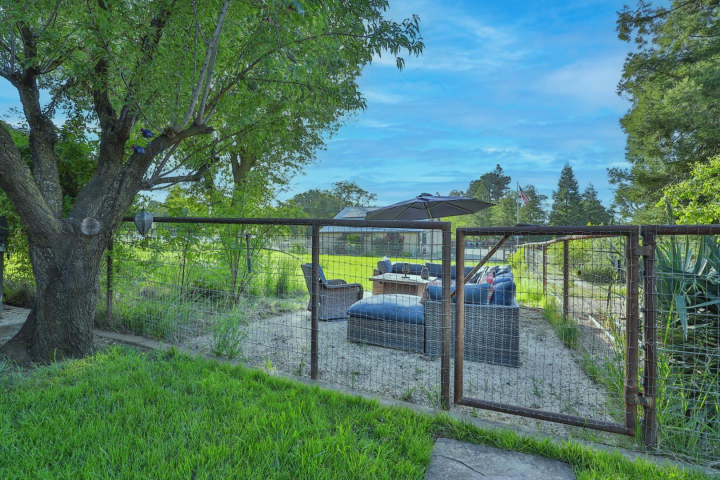 Detail Gallery Image 4 of 68 For 12481 Peach Ln, Wilton,  CA 95693 - 4 Beds | 4 Baths
