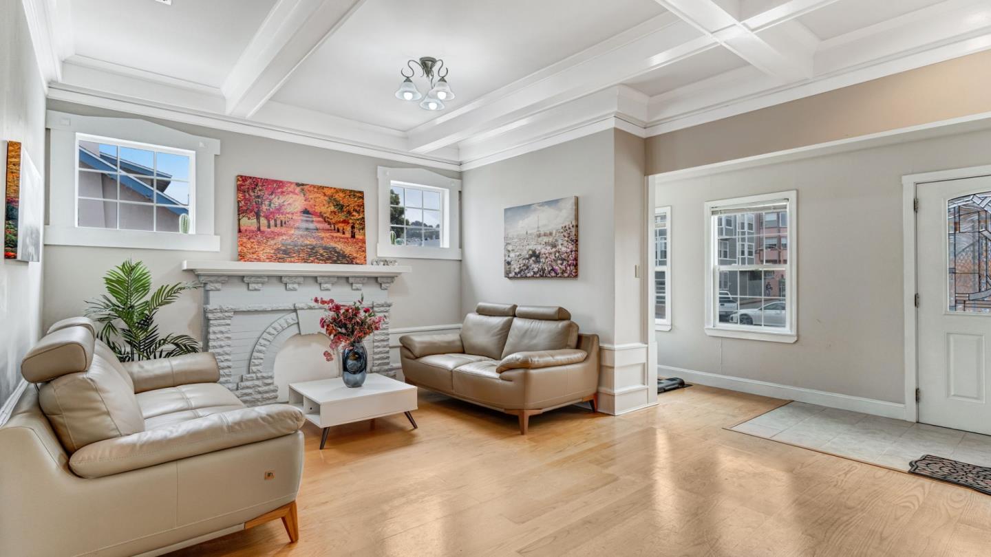 Detail Gallery Image 4 of 49 For 841 Geneva Ave, San Francisco,  CA 94112 - 5 Beds | 3 Baths