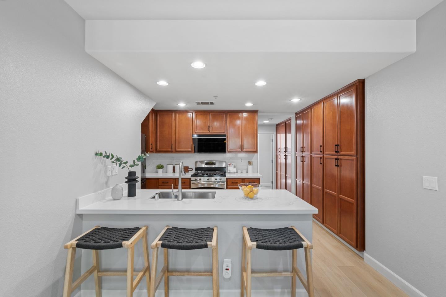 Detail Gallery Image 14 of 43 For 2472 Autumnvale Ave, San Jose,  CA 95131 - 3 Beds | 3 Baths