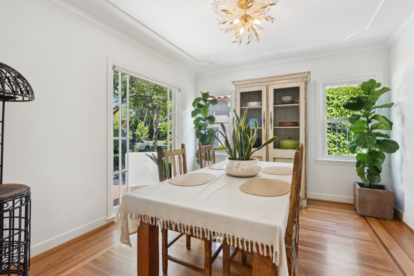 Detail Gallery Image 13 of 45 For 1350 Emory St, San Jose,  CA 95126 - 4 Beds | 2 Baths