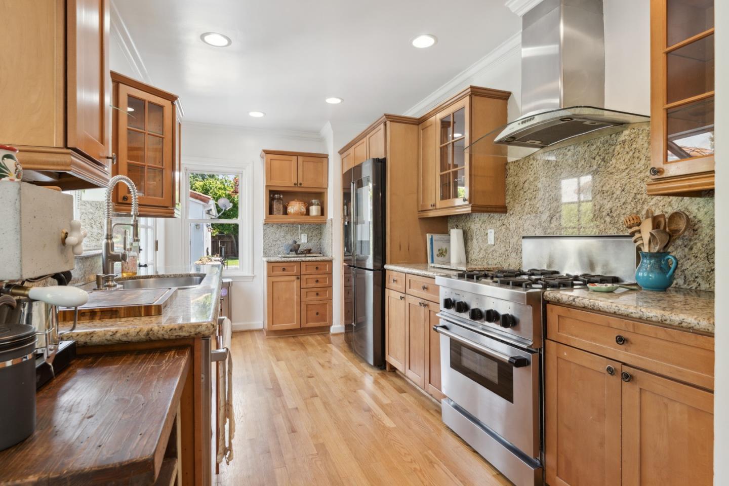Detail Gallery Image 14 of 45 For 1350 Emory St, San Jose,  CA 95126 - 4 Beds | 2 Baths