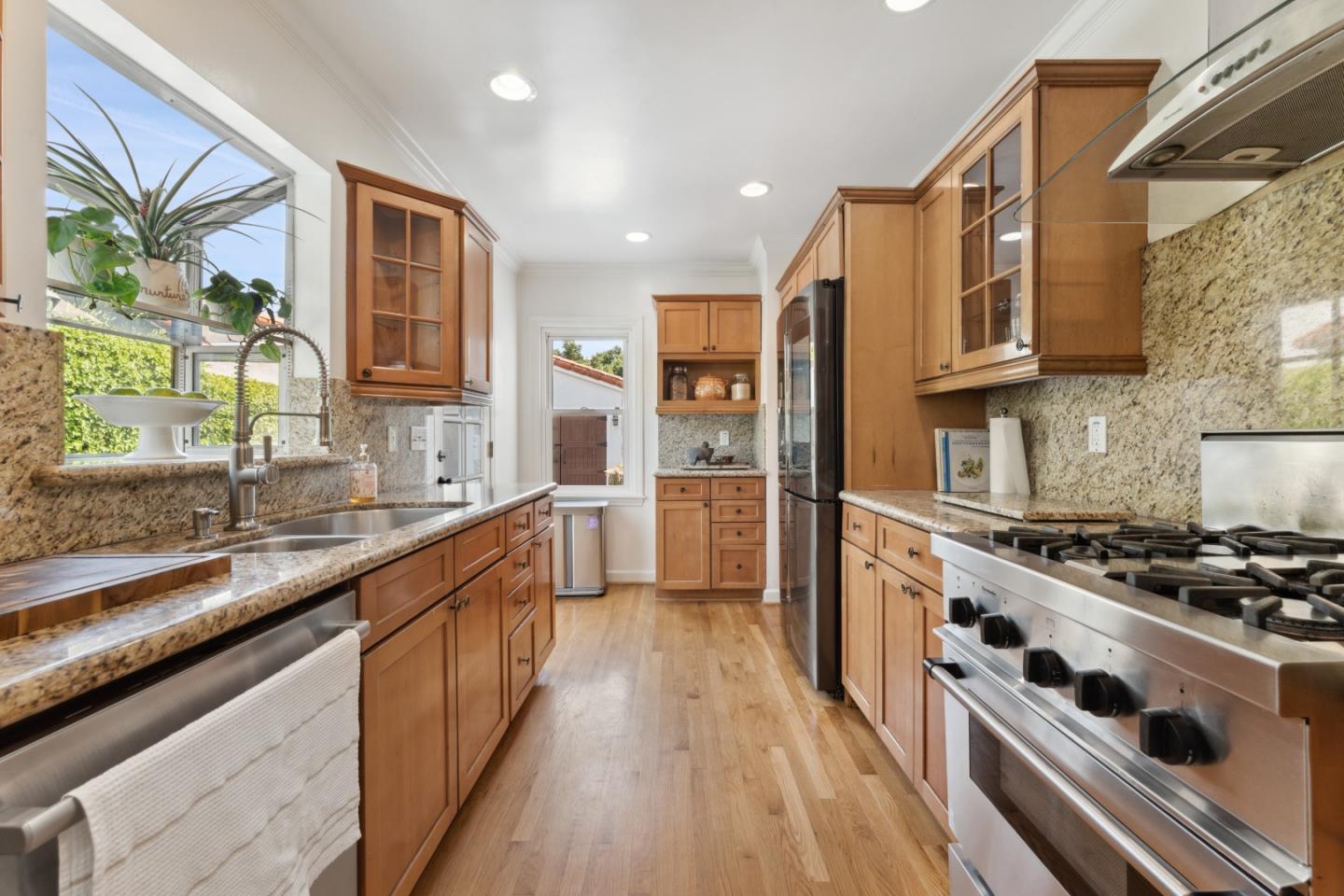 Detail Gallery Image 16 of 45 For 1350 Emory St, San Jose,  CA 95126 - 4 Beds | 2 Baths