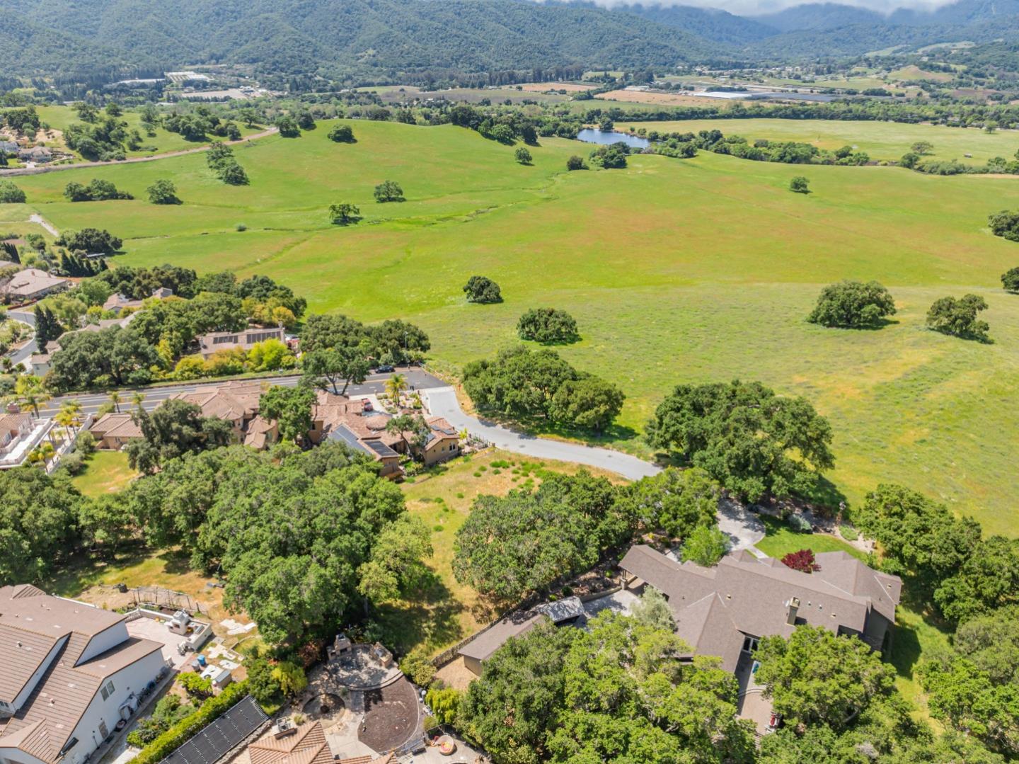 Detail Gallery Image 2 of 17 For 2391 Mantelli Dr, Gilroy,  CA 95020 - – Beds | – Baths