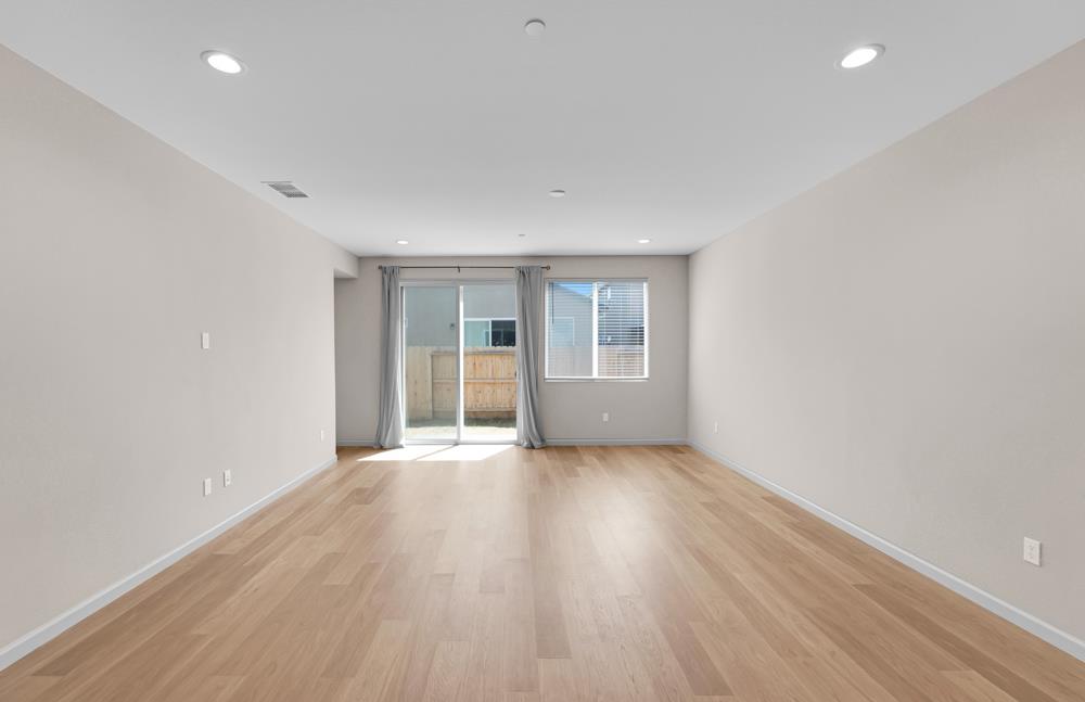 Detail Gallery Image 11 of 29 For 542 Legado Dr, Soledad,  CA 93960 - 3 Beds | 2 Baths