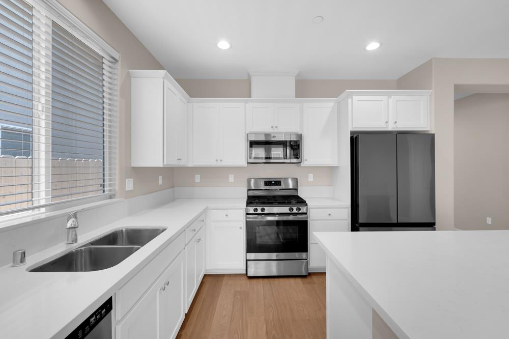 Detail Gallery Image 4 of 29 For 542 Legado Dr, Soledad,  CA 93960 - 3 Beds | 2 Baths