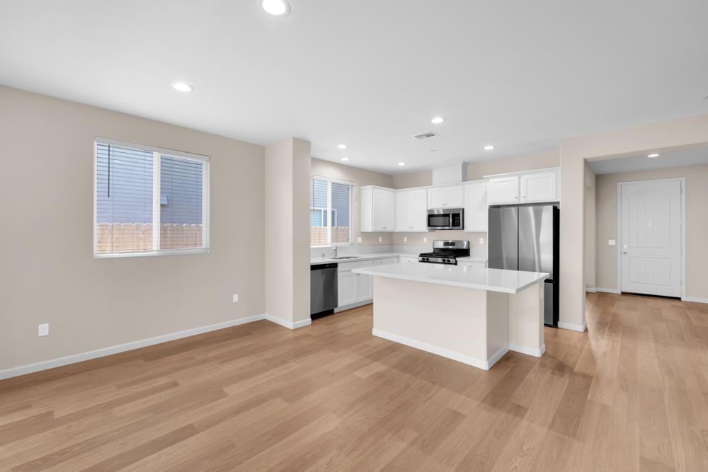 Detail Gallery Image 6 of 29 For 542 Legado Dr, Soledad,  CA 93960 - 3 Beds | 2 Baths