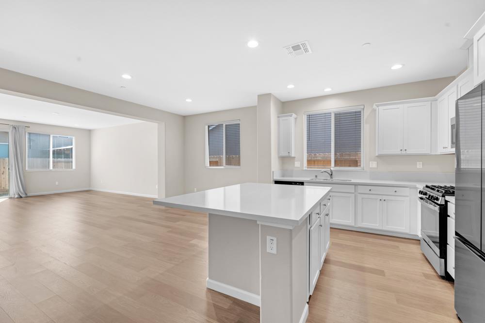Detail Gallery Image 7 of 29 For 542 Legado Dr, Soledad,  CA 93960 - 3 Beds | 2 Baths